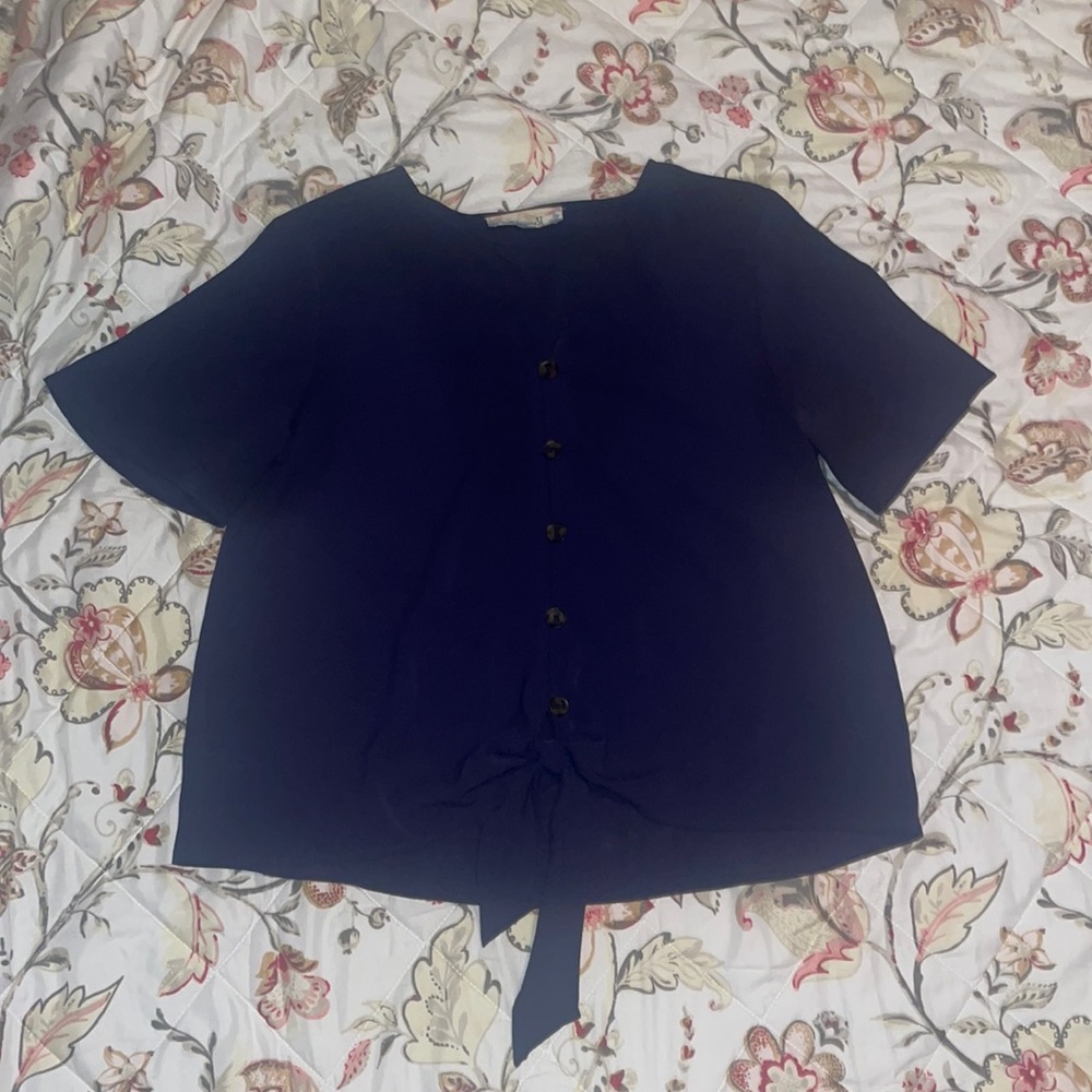 pink rose, navy small shirt, short sleeve, v-neck